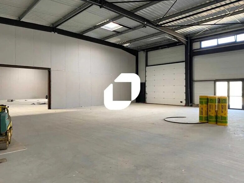 Flex in Magny-en-Vexin for lease - Building Photo - Image 3 of 6