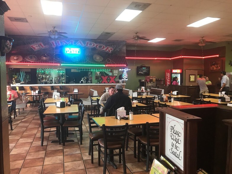 1712 N Velasco St, Angleton, TX à louer - Photo intérieure - Image 3 de 4