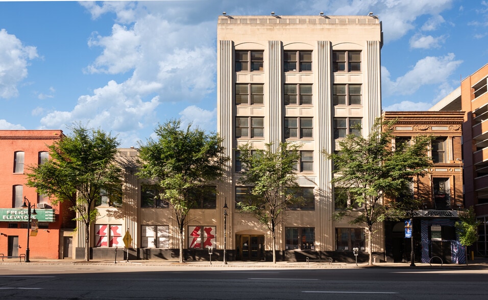118-122 E Main St, Louisville, KY for lease - Building Photo - Image 2 of 18