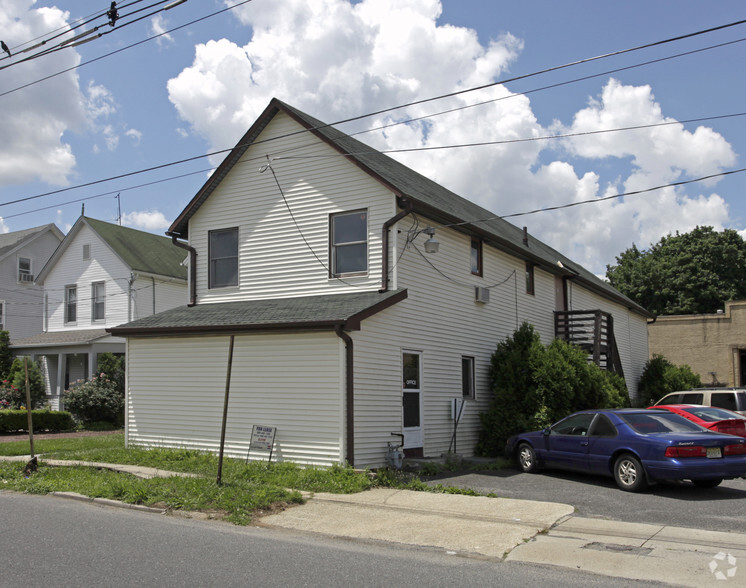 19 Jackson St, Freehold, NJ à vendre - Photo principale - Image 1 de 1