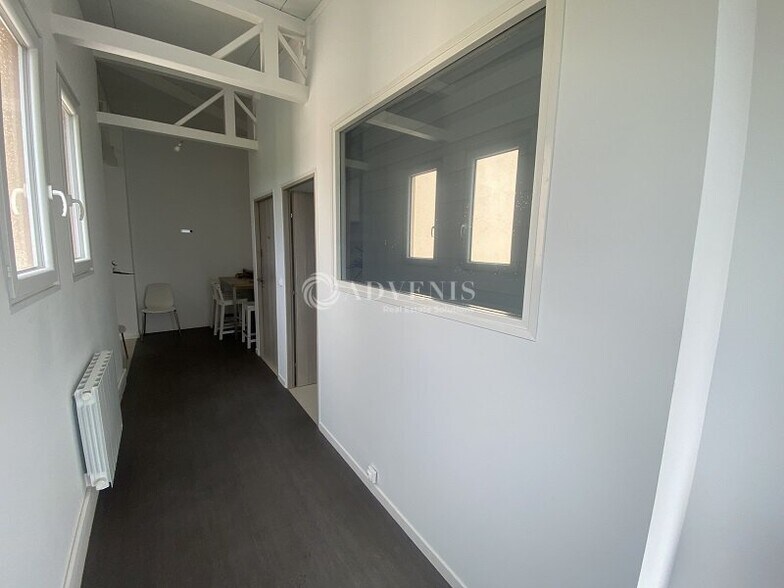 Office in Les Essarts-le-Roi for lease - Interior Photo - Image 2 of 5