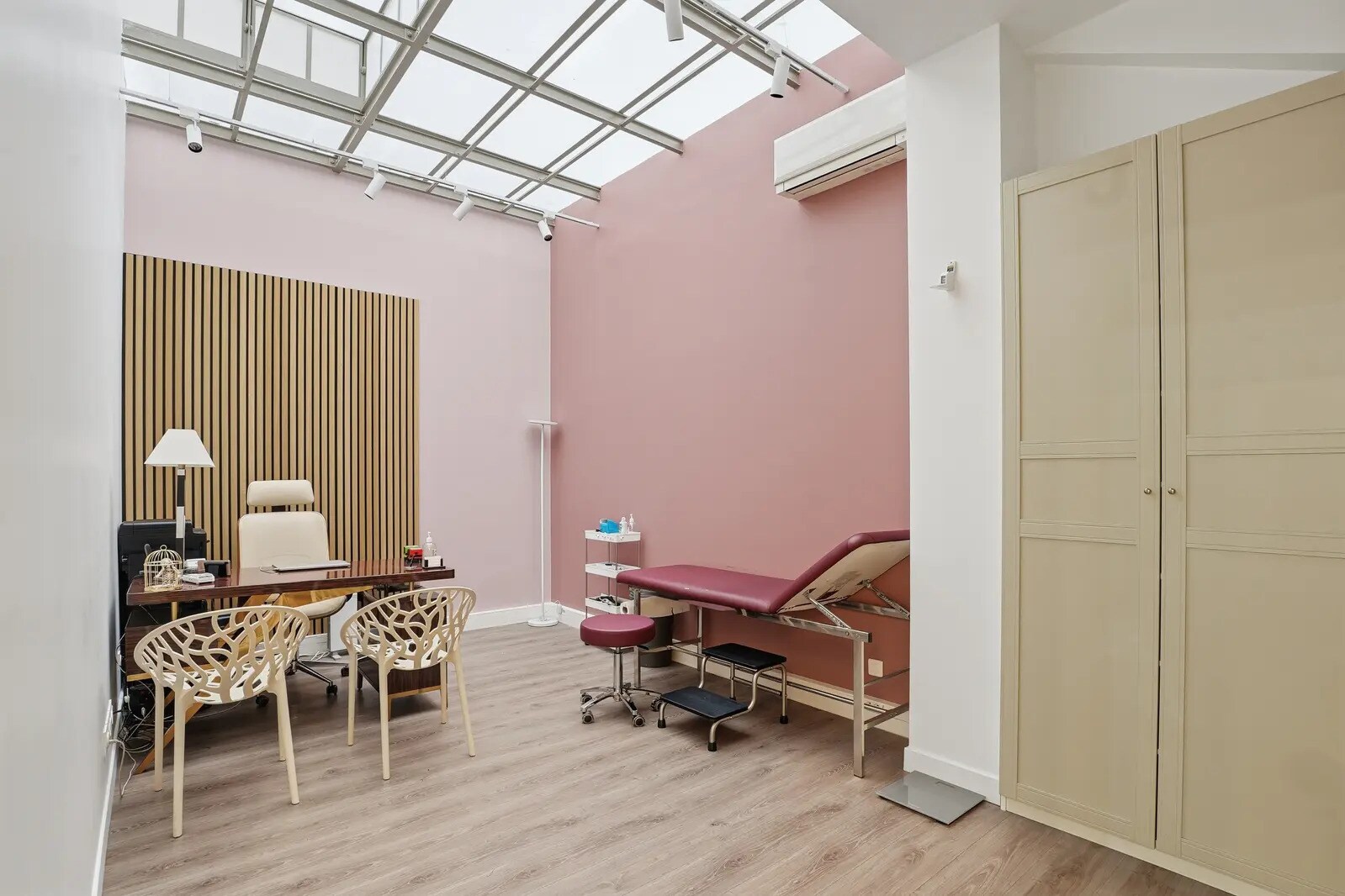 Office in Paris for sale Interior Photo- Image 1 of 8