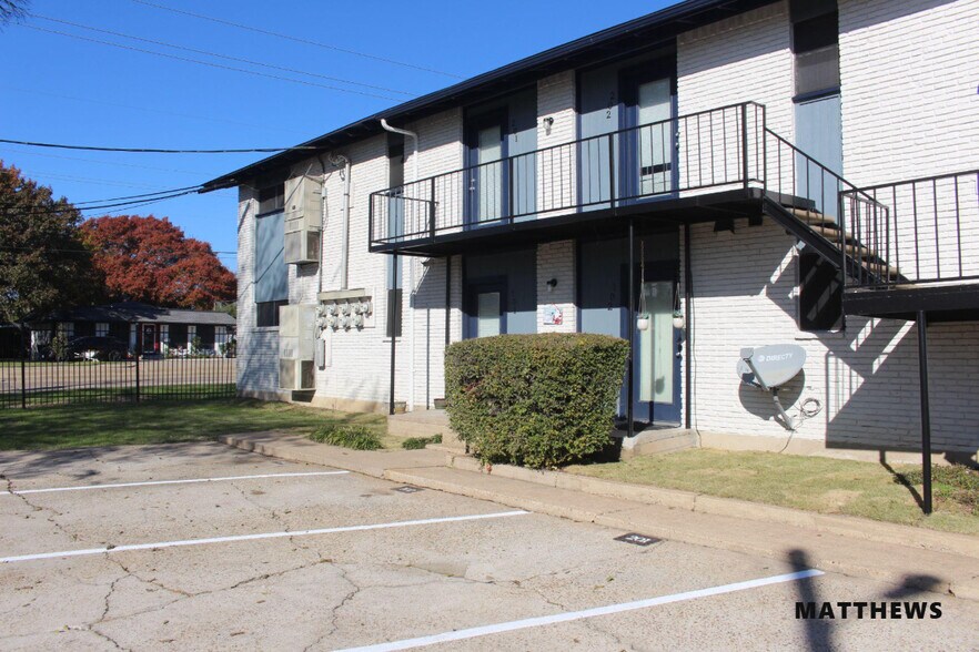 222 S Hampton Rd, DeSoto, TX à vendre - Photo du bâtiment - Image 2 de 3