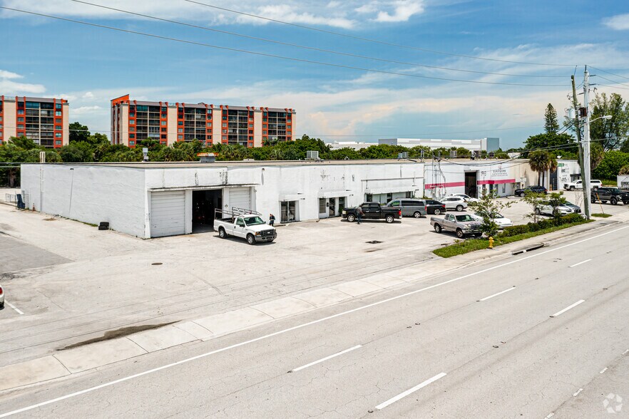 1903-1963 W McNab Rd, Pompano Beach, FL à louer - Photo du bâtiment - Image 3 de 4