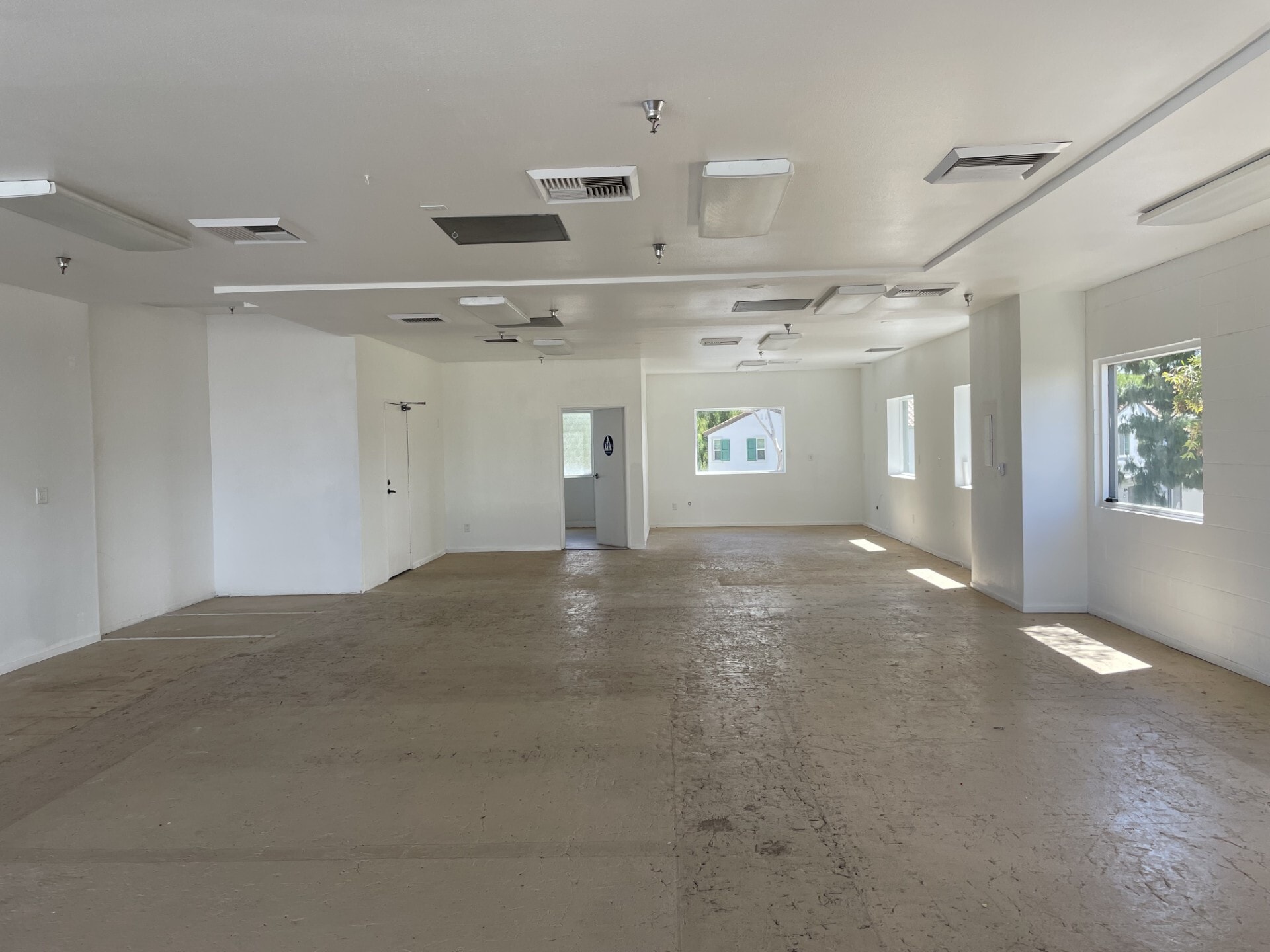 2941 Cochran St, Simi Valley, CA for lease Interior Photo- Image 1 of 5