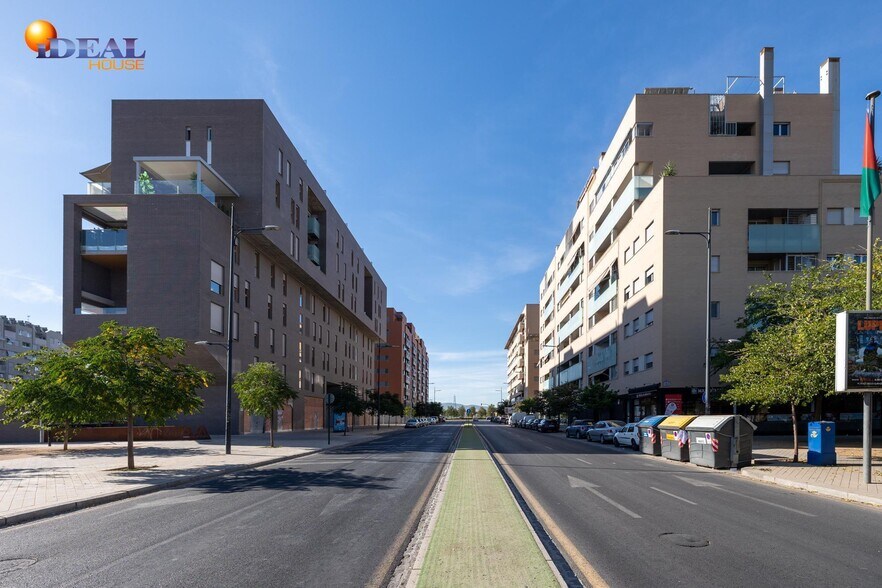 Plaza Catedrática Asunción Linares, 1, Granada, Granada for sale - Building Photo - Image 2 of 22