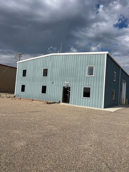 1076 N Robertson Rd, Casper, WY for lease - Building Photo - Image 1 of 3