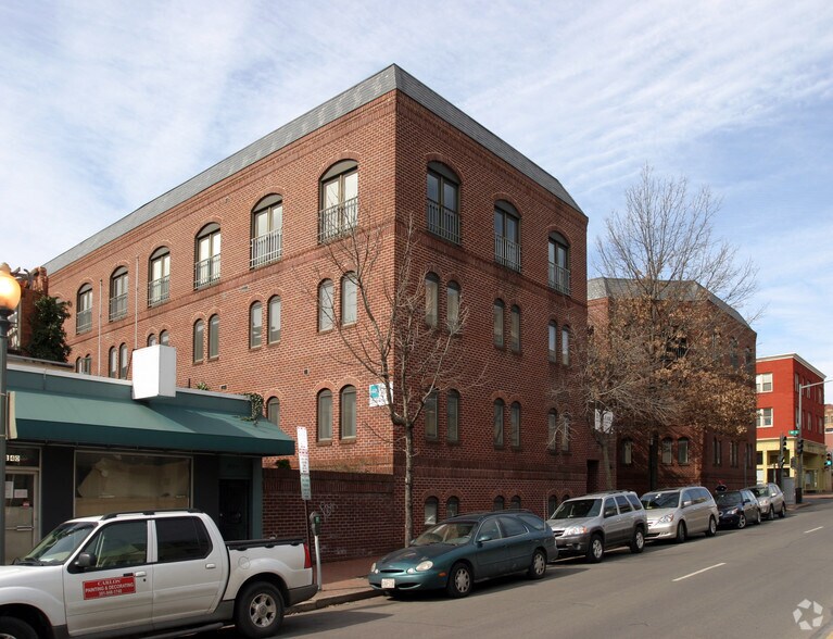 2150-2168 Wisconsin Ave NW, Washington, DC à louer - Photo du bâtiment - Image 2 de 22