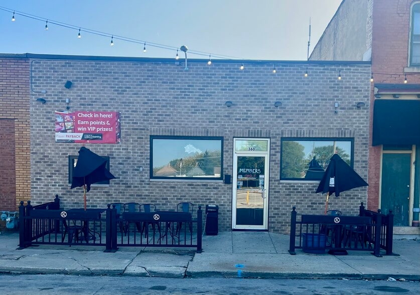 360 S East Ave, Kankakee, IL for sale - Primary Photo - Image 1 of 8
