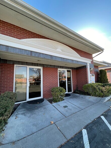 1311 N McCarran Blvd, Sparks, NV à louer - Photo du bâtiment - Image 2 de 5