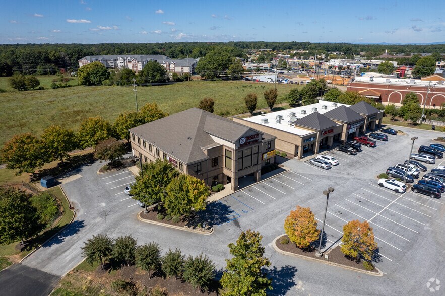 220 Scuffletown Rd, Simpsonville, SC à louer - Photo du bâtiment - Image 3 de 4