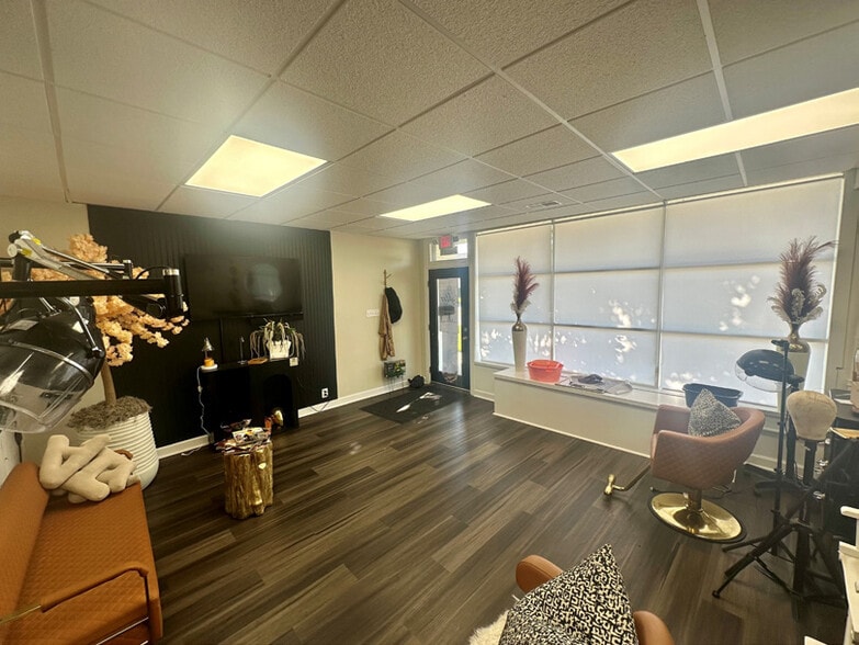 26801 Harper Ave, Saint Clair Shores, MI à vendre - Photo intérieure - Image 3 de 5