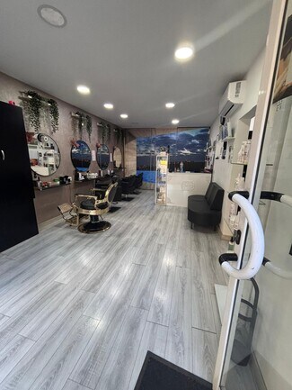 Plus de détails pour Commerce de détail à louer