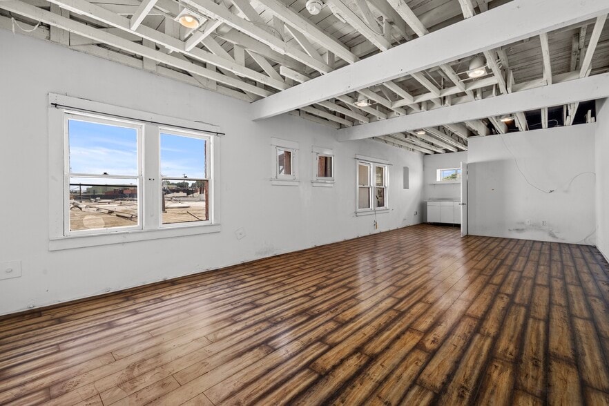 119 W 36th Pl, Los Angeles, CA for lease - Interior Photo - Image 3 of 11