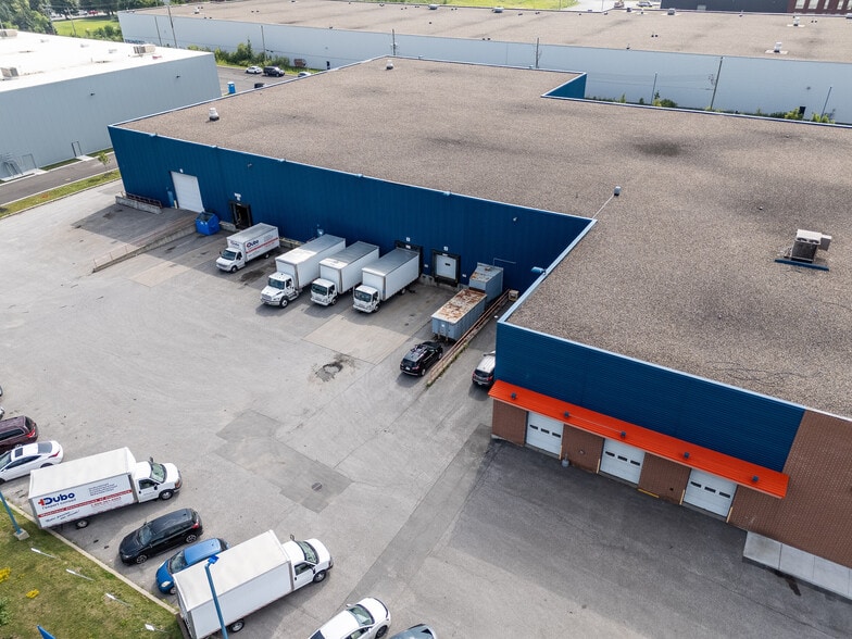 5780 Rue Ontario E, Montréal, QC for lease - Aerial - Image 3 of 12
