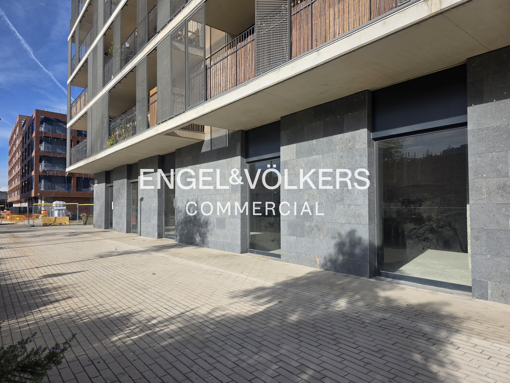 Retail in Barcelona, Barcelona for lease Primary Photo- Image 1 of 4