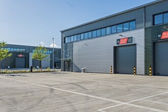 College Rd, Aylesbury à louer Photo du bâtiment- Image 2 de 17