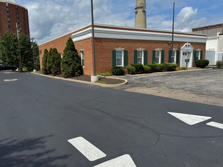 2680 State Rd, Cuyahoga Falls, OH à vendre - Photo du bâtiment - Image 2 de 16