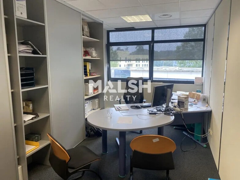 Office in Limonest for lease - Interior Photo - Image 2 of 13