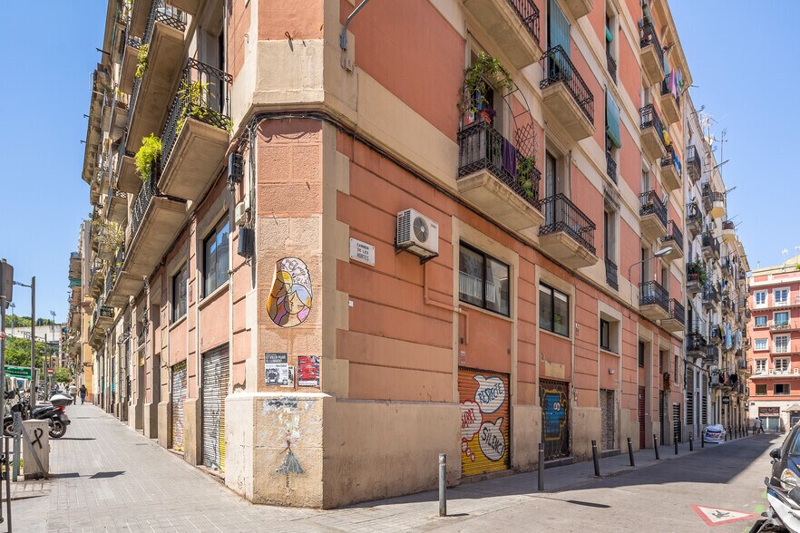 Multifamily in Barcelona, Barcelona for sale - Building Photo - Image 2 of 2