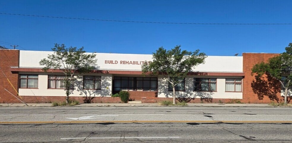 2205 N Hollywood Way, Burbank, CA for lease - Primary Photo - Image 1 of 8