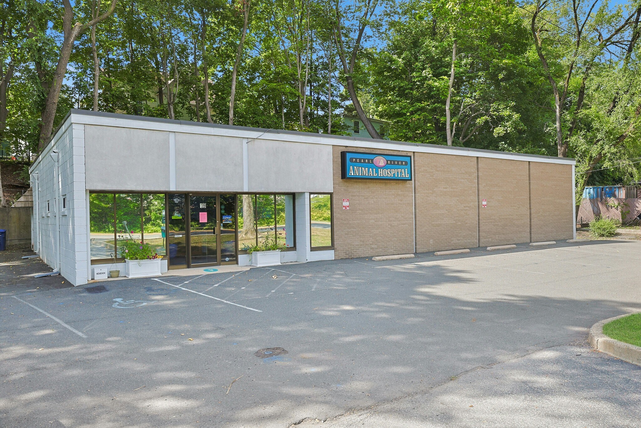 19 S Pearl St, Pearl River, NY à vendre Photo du bâtiment- Image 1 de 1