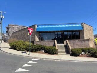 Plus de détails pour 675 N Main St, Waterbury, CT - Commerce de détail à vendre
