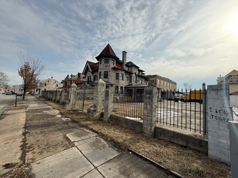 624 W Main St, Norristown, PA à vendre - Photo du bâtiment - Image 3 de 25