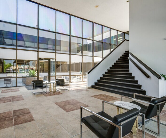 7111 Harwin Dr, Houston, TX à louer - Hall d’entrée - Image 3 de 5