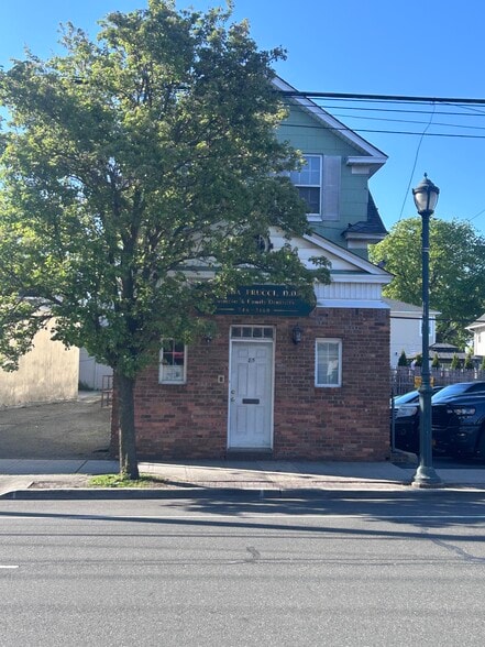 85 Hillside Ave, Williston Park, NY for sale - Building Photo - Image 2 of 11