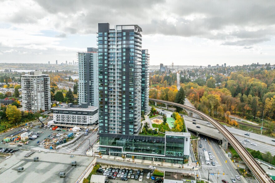 317 North Rd, Coquitlam, BC à louer - Photo du bâtiment - Image 3 de 4