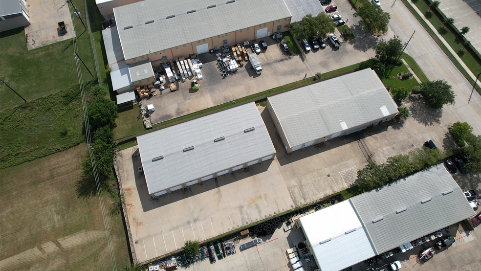 10408 Mula Rd, Stafford, TX for lease - Building Photo - Image 2 of 5