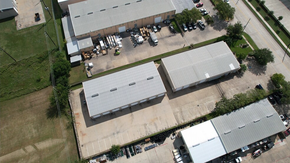 10408 Mula Rd, Stafford, TX à louer - Photo du bâtiment - Image 2 de 5