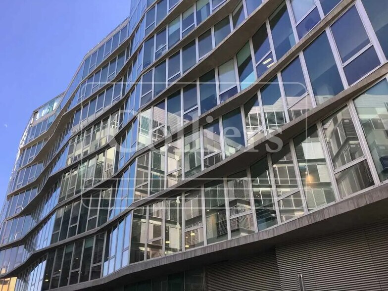 42 Rue De Ruffi, Marseille à louer - Photo du bâtiment - Image 3 de 8