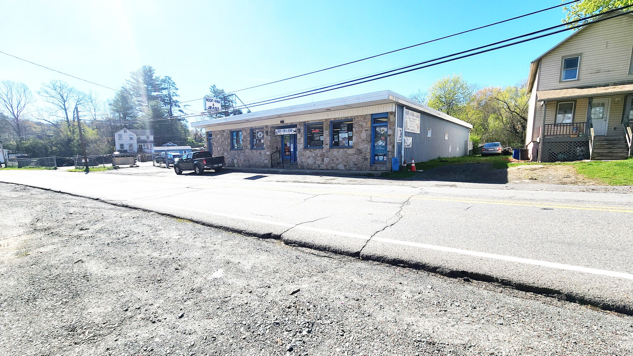 655-659 Main Rd, Dallas portefeuille de 3 propriétés à vendre sur LoopNet.ca Photo du bâtiment- Image 1 de 16