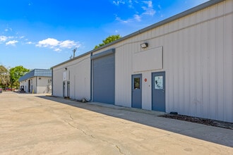 2853 Kirby Cir NE, Palm Bay, FL à louer Photo du bâtiment- Image 2 de 17