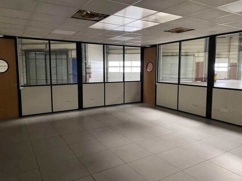 Bureau dans Corbas à louer - Photo intérieure - Image 2 de 7