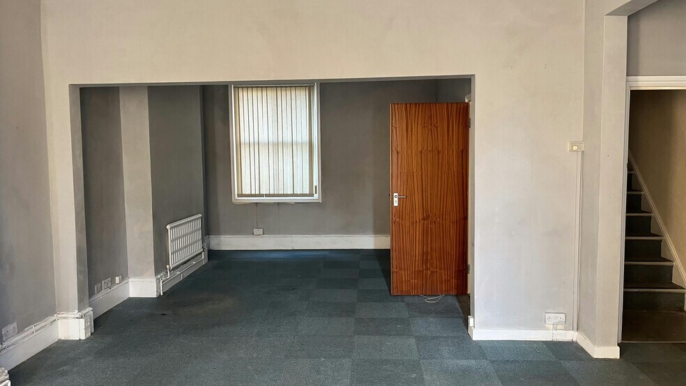 11-13 Queen Victoria Rd, Coventry à vendre - Photo du bâtiment - Image 2 de 17