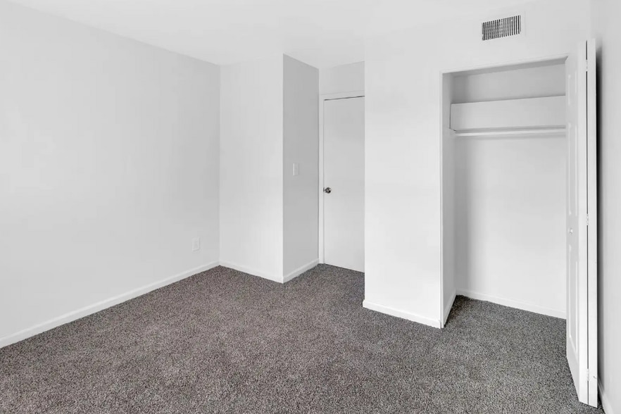 601 Revolutionary Rd, Louisville, KY for sale - Building Photo - Image 3 of 9