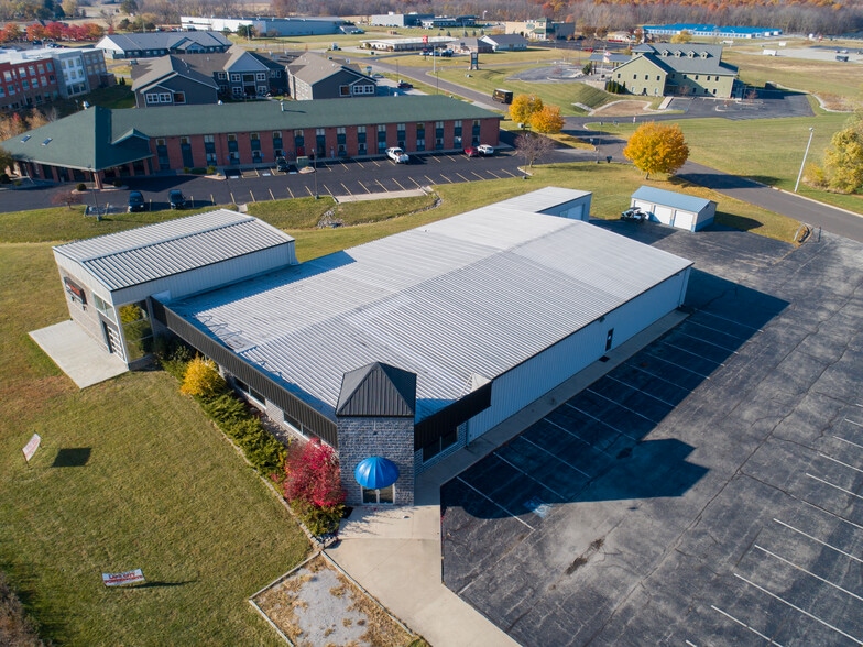 665 W Connexion Way, Columbia City, IN à vendre - Photo du bâtiment - Image 2 de 23