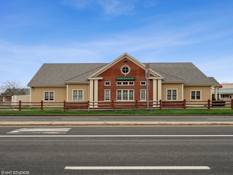 37-61 Cheshire Rd, Pittsfield, MA for lease - Building Photo - Image 3 of 21