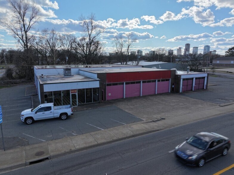 920 E Broadway St, North Little Rock, AR à vendre - Photo du bâtiment - Image 2 de 7