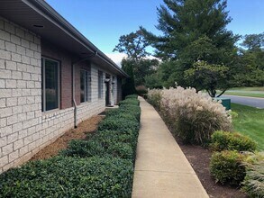 44125 Woodridge Pky, Lansdowne, VA for lease Building Photo- Image 2 of 19