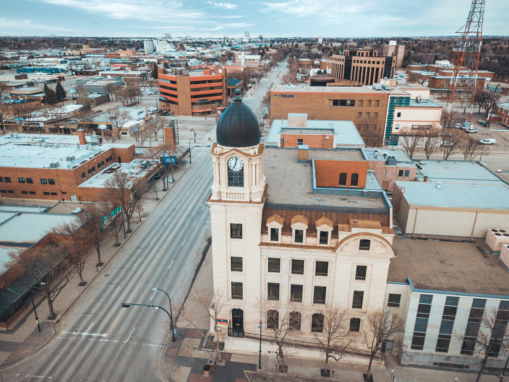740 4 Ave S, Lethbridge, AB à louer Photo du bâtiment- Image 1 de 6