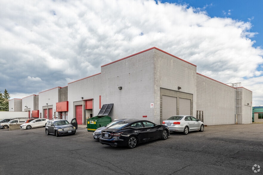 2413 Stevenage Dr, Ottawa, ON à louer - Photo du bâtiment - Image 3 de 4