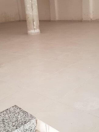 Plus de détails pour Multi-résidentiel à vendre