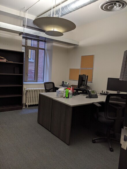 372 Bay St, Toronto, ON à louer - Photo intérieure - Image 3 de 13