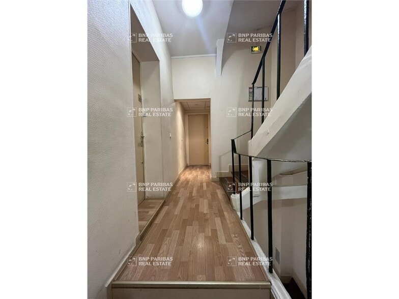 6 Bis Rue Georges Clémenceau, Versailles for lease - Interior Photo - Image 3 of 16