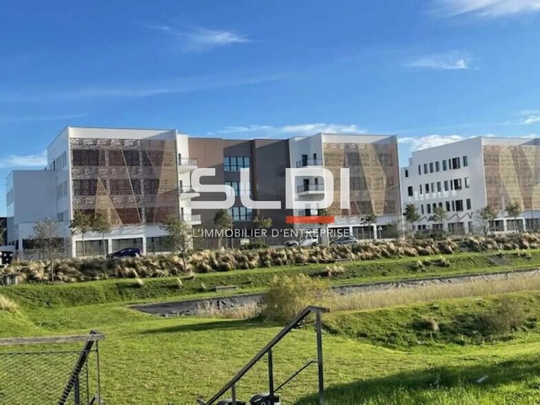 Bureau dans Genas à vendre - Photo du bâtiment - Image 3 de 4