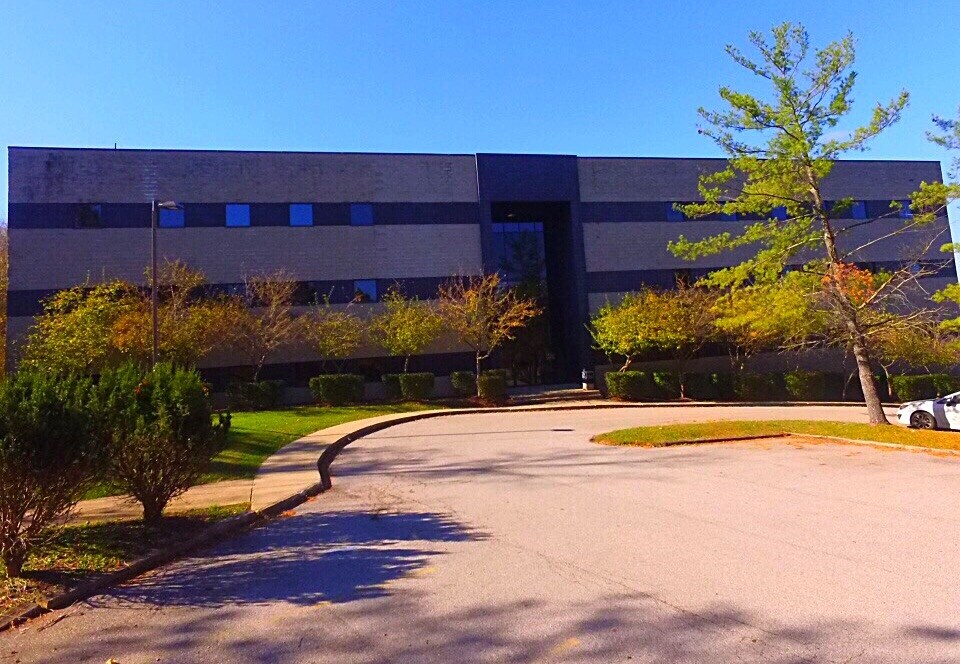 1 Players Club Dr, Charleston, WV à louer Photo du bâtiment- Image 1 de 6